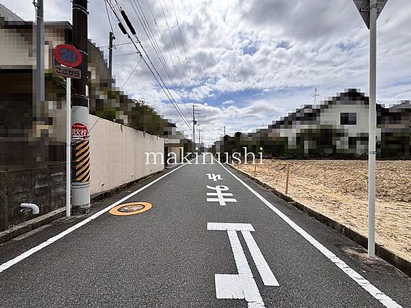 ■前面道路を含む現地写真■南側接道約6ｍ■