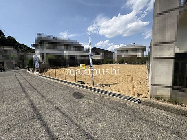 ■現地土地写真■土地76．80坪■更地■建築条件無し■お好きなハウスメーカーや工務店で建築していただけます。■小学校まで約130ｍ（徒歩約2分）■閑静な住宅街■