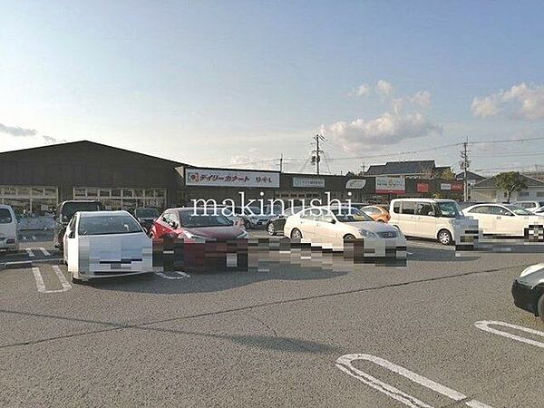 デイリーカナート美加の台店 徒歩11分。 870m
