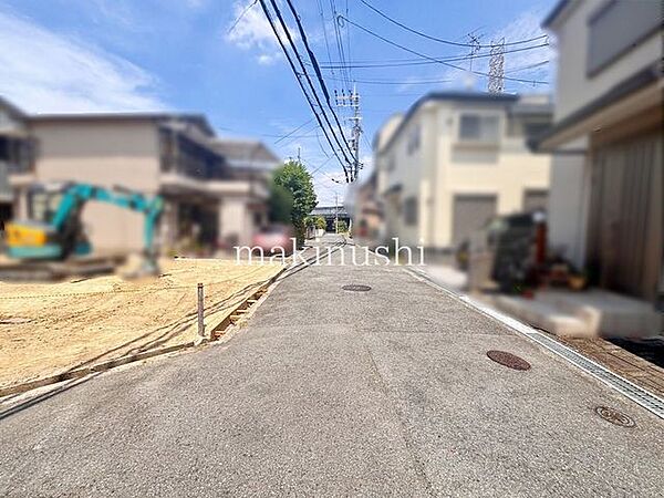 ■現地土地写真■土地約32.22坪■更地■建築条件無し■高低差無し■前面道路幅員東側：約5ｍ■前面道路幅員南側：約4ｍ