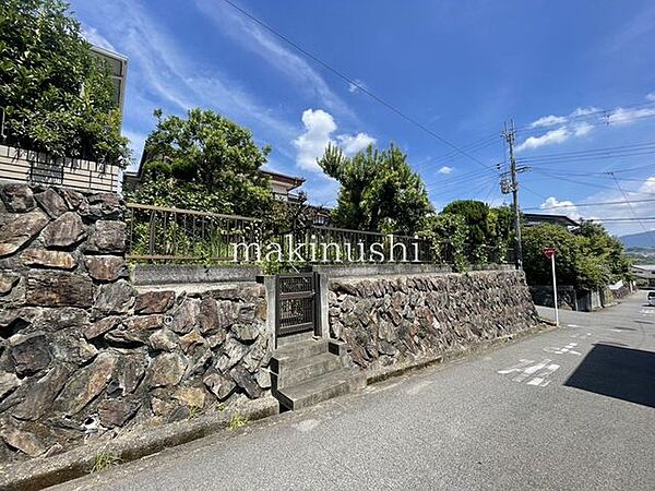 ■現地土地写真■土地99．82坪■南東角地■解体後更地での引き渡し■建築条件無し■三日市町駅まで徒歩18分■日当たり良好■