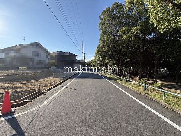 ■前面道路を含む現地写真■北東側接道　幅員約6ｍ■