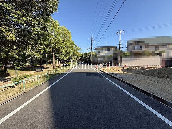 ■前面道路を含む現地写真■北東側接道　幅員約6ｍ■