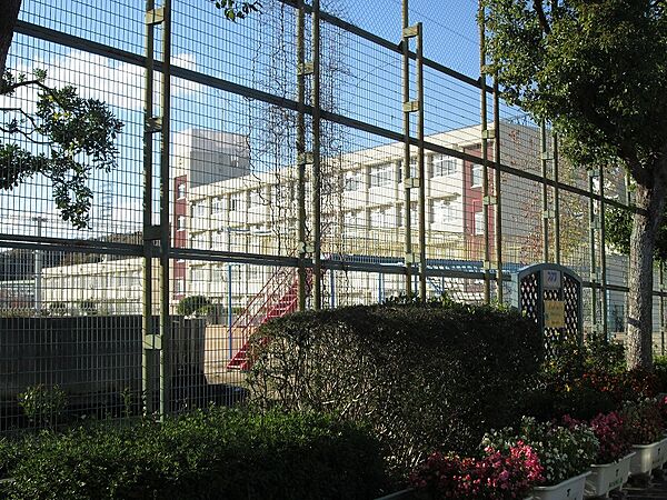 神戸市立神の谷小学校 約840ｍ