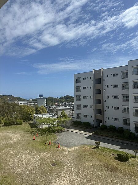 お部屋は3階フロアの南向き・端部屋・日当たり・通風・眺望良好な4DKです♪