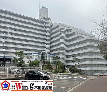 外観:南東向き、日当たり・通風良好、室内リフォーム、オープン対面式2WAYキッチン、LDK約18.1帖、全居室収納あり、分譲車庫権利付き、駅3WAYアクセス可能、近隣施設良好など魅力的です♪ 外観:南東向き、日当たり・通風良好、室内リフォーム、オープン対面式2WAYキッチン、LDK約18.1帖、全居室収納あり、分譲車庫権利付き、駅3WAYアクセス可能、近隣施設良好など魅力的です♪