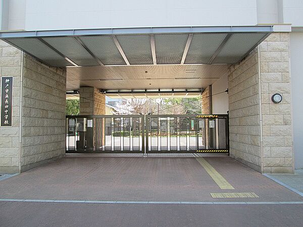 市立長田中学校　約620ｍ