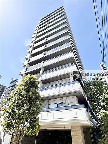 北東角部屋の10階部分３LDK！キッチンと洗面所が近く、料理や洗濯の移動もスムーズ。床暖房、食洗機、ディスポーザーなど充実の設備が、快適な暮らしをサポートします。お気軽にお問い合わせください！