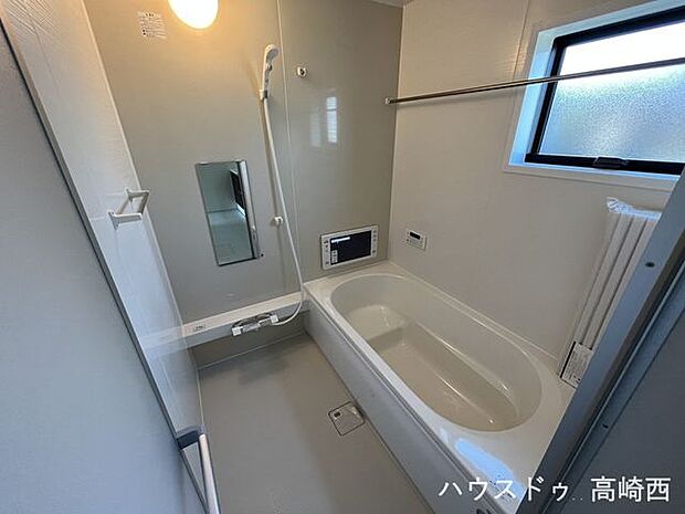 浴室☆彡白を基調とした清潔感のあふれるバスルーム♪一日の疲れもここで癒せます(^^♪