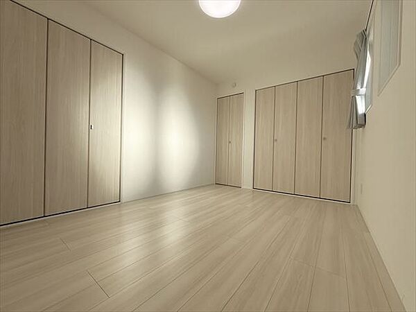 6.5帖洋室：全居室に床暖房が設置されています。温かいお部屋で居心地よく過ごせそうですね。