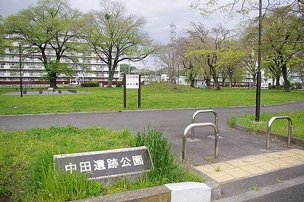 中田遺跡公園JR「八王子」駅北口・京王線「京王八王子」駅より西東京バス　警察署前経由「中野団地」行バス停「遺跡公園」下車すぐ 250m