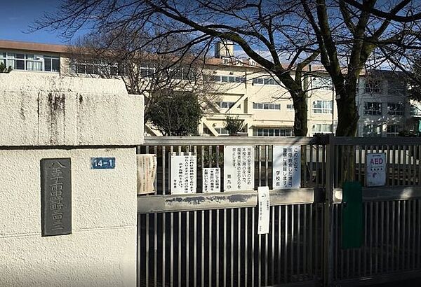 八王子市立　第九小学校＜電車最寄駅＞ JR八王子駅北口・京王線京王八王子駅＜本校の教育目標＞○よく考え自ら学ぶ子○思いやりがあり助け合う子○明るく健康な子創立：明治6年 300m