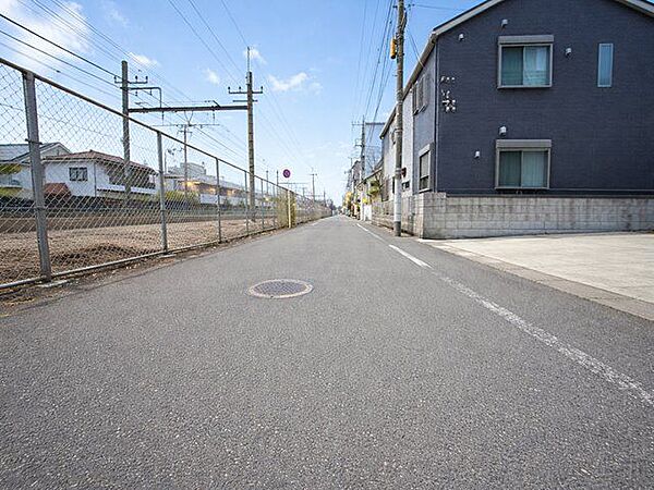 【北側 前面道路】幅員約5mの前面道路です。