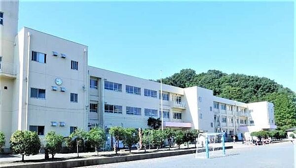 八王子市立　城山小学校教育目標　かしこい子　やさしい子　たくましい子 1700m