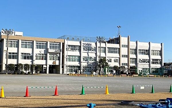 八王子市立　第四小学校平成27年に開校百周年を迎えました。地域・保護者の方々と協働しながら学校教育を充実させていきます。 550m