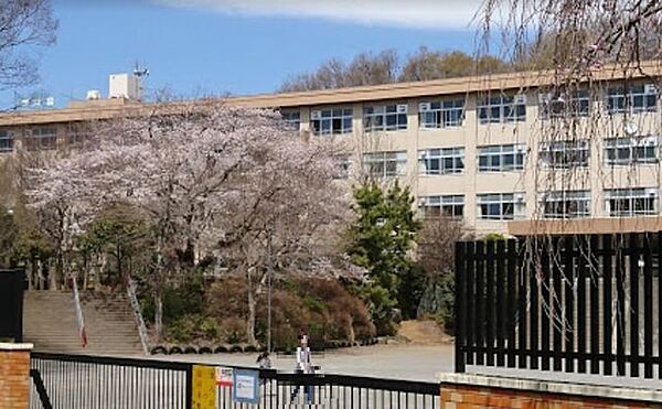 八王子市立　山田小学校教育目標　・すすんで学び合う子ども　・思いやりのある子ども　・たくましく生きる子ども 850m