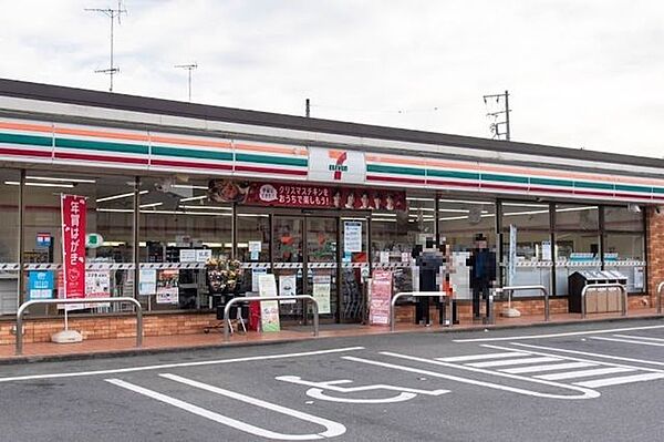 セブンイレブン　八王子西寺方店スローガンは「近くて便利」。地域の人へのサービスを重視し、配達サービスにも力を入れている。（電子マネー利用可　ＡＴＭあり　ネット通販あり）nanacoポイントサービス…