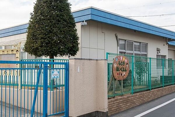 元木保育園保育理念　『自然にふれ、のびのび保育』60人定員という小規模で家庭的な雰囲気の中、一人ひとりのお子さんの性格を大切に保育に取り組みます。 170m