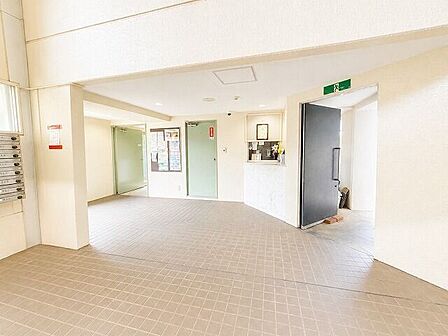 ロビー：共用部はきれいに管理されており、清潔感があります。※実際の写真をもとにCG加工をしています。