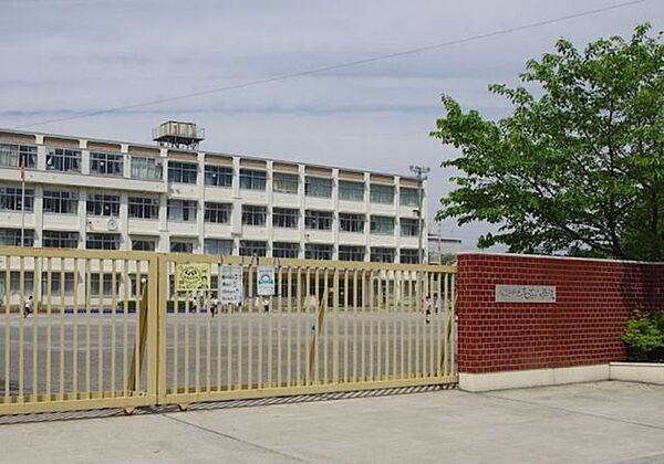 八王子市立　長沼小学校本校の教育目標元気で明るい子供・よく考え創造力のある子供・思いやりのある子供・責任を重んずる子供の育成を目指します。創立：昭和48(1973)年4月 800m