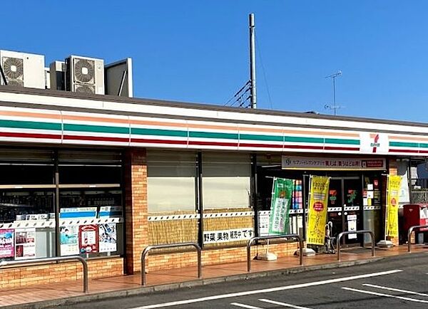 セブンイレブン 八王子絹ヶ丘1丁目店営業時間/6:00～24:00。スローガンは「近くて便利」。地域の人へのサービスを重視し、配達サービスにも力を入れている。（電子マネー利用可　ＡＴＭ有　ネット通…