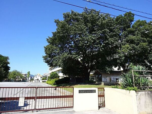 青梅市立河辺小学校愛鳥博士　河辺小ドリルと独自の教育を行う　「ことばときこえの教室」併設　学童保育は学校内に併設 600m