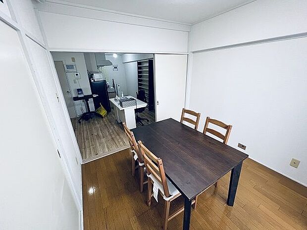 4.5帖洋室：小ぶりなお部屋ですが、収納もしっかりとあるので、お部屋を広く使えます。
