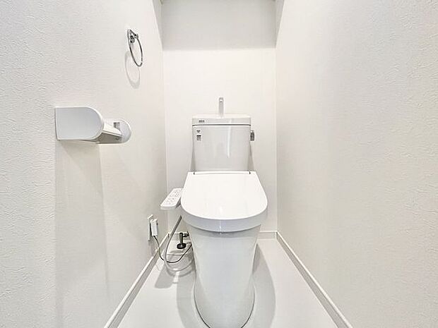 トイレ：トイレにはウォシュレット機能付です。寒い時期も便座を温かくでき安心して座ることができますね。
