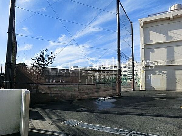 横浜市立/原中学校 徒歩18分。学習・部活動・人間関係など、多くを学ぶ中学校。通学しやすい距離にあり、思春期の大切な時間を安心して過ごせる環境が整っています。 1400m