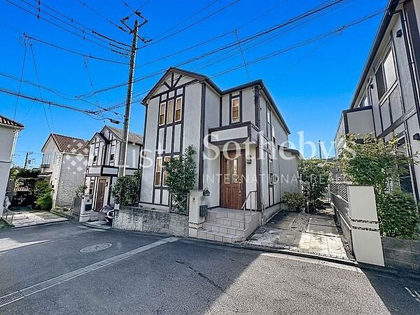 ■前面道路含む外観■ゆとりの前面道路は住宅地のため車通りが少なく、静かな環境です。駐車も落ち着いてできます♪※画像は一部イメージ加工を行っており、実際とは異なる場合があります。