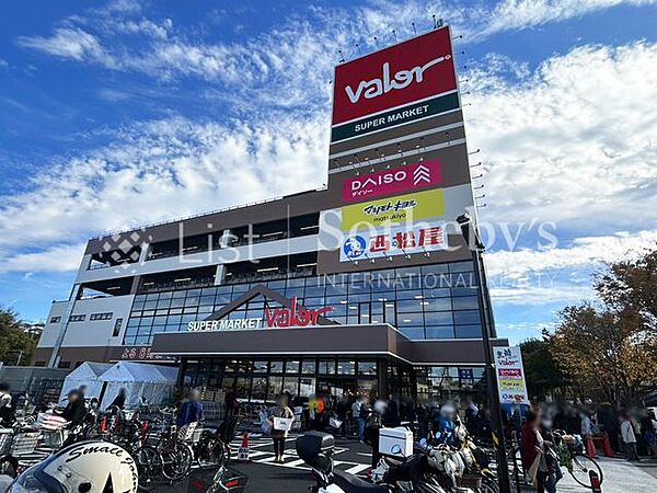 スーパーマーケットバロー横浜下永谷店 徒歩15分。毎日の買い物を支えるスーパーが近くにあると、重い荷物もすぐに運べて、家事効率がアップ。時間も気持ちも余裕が持てます。 1200m