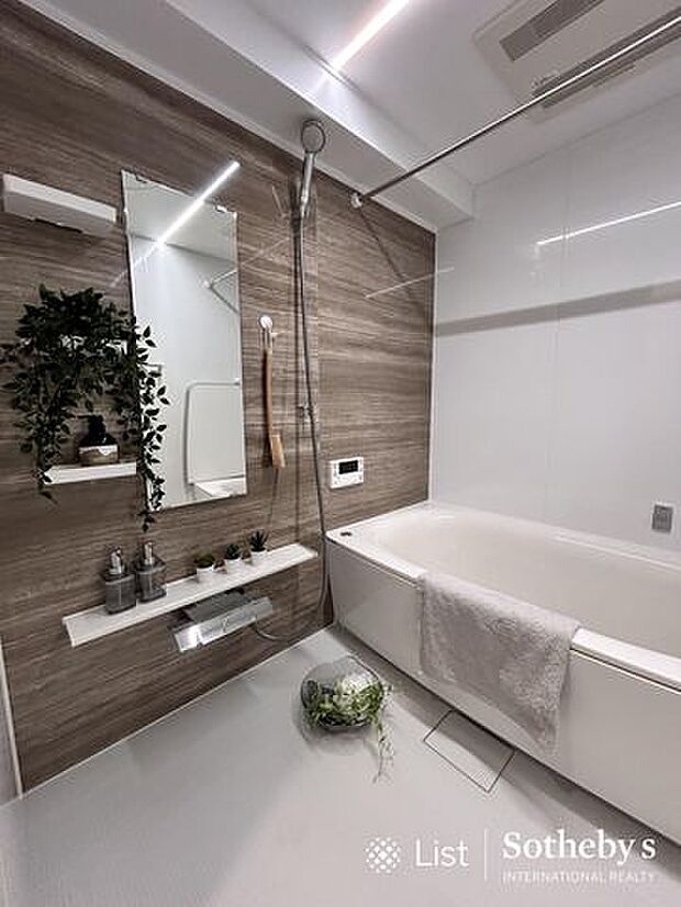 □Bathroom□浴室乾燥機付き！雨天時の衣類乾燥他、浴室内の換気・乾燥をすることにより湿気を除去し、カビなど抑制できます。