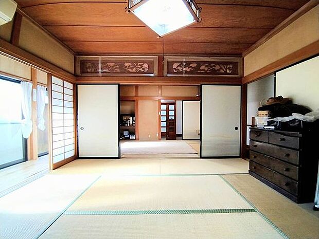 1階の和室は日差しが明るい空間となっております。