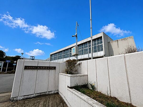 【周辺環境】太宰府南小学校まで500ｍ（約徒歩7分）小学校が近いため迷子になることもなく、お子様の通学も安心ですね。
