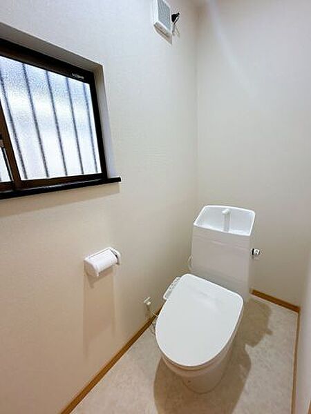 【リフォーム済】既存のトイレを撤去し、新品のトイレを設置いたしました。クッションフロア床張り替え、天井・壁クロス張替えを行いました。