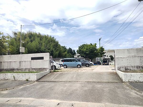 宇美 【周辺環境】井野小学校まで1300ｍ。徒歩約17分。近くに教育施設のでお子様も安心して登下校していただけますね。 3300m