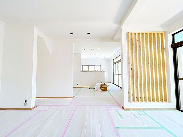 【リフォーム中】8/3撮影。リビングの別角度写真です。