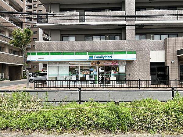【コンビニ】「ファミリーマート」大野城駅前店様まで徒歩1分（約90Ｍ）です。コンビニは24時間営業なので近くにあると何かと便利ですよ。