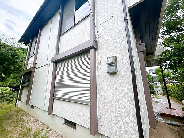 【リフォーム中】外観の別角度写真です。