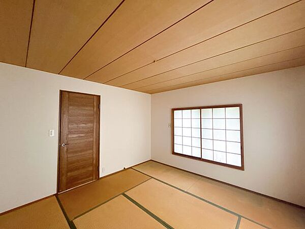 【リフォーム中】2階和室の写真です。こちらも畳の表替えを行います。2階にも和室があるおうちは珍しいですね。
