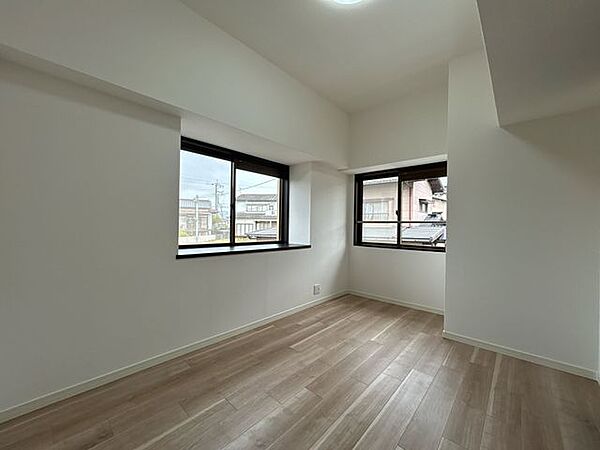 【リフォーム後】陽当り良好。日差しの差し込む明るい部屋は光熱費も節約できます。