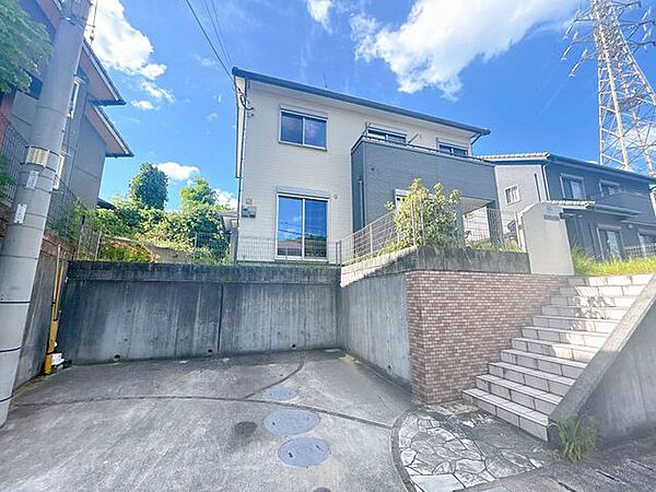 【外観写真】外観の別角度写真です。南東向き・南東側接道ですので日当たりが良いです。