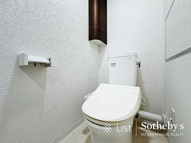 □トイレ□白を基調とした、シンプルながらも落ち着くデザイン毎日に欠かせないお手洗いだからこそ、ほっと落ち着く空間としての機能を重視しています。