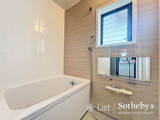 □浴室□モダンデザインの空間が気持ちよさを高めてくれるバスルーム。