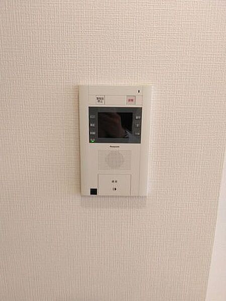 【インターホン】モニター付きで来訪者の顔を確認可能♪防犯面でも安心感のある設備です。