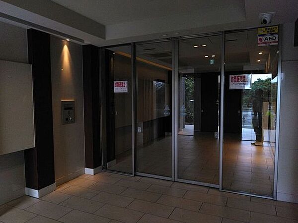 【エントランス】オートロック付きで防犯面も安心♪来訪者を確認でき、落ち着いて暮らせます。