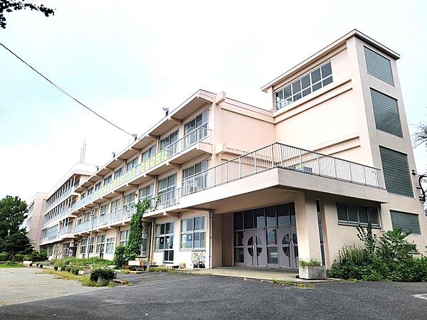 桶川市立加納小学校まで約520ｍ