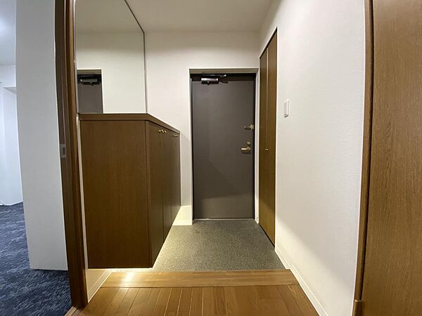 玄関を拡大表示
