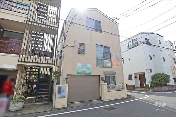 物件の外観(北側から）きれいに区画された閑静な住宅街に位置し、落ち着いた生活が送れそうです。