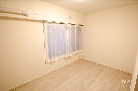 洋室5.5帖寝室にぴったりです。